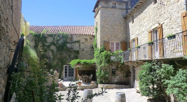 Domaine dAlcapiès, Book Hotel Saint-Jean-d'Alcapies Aveyron
