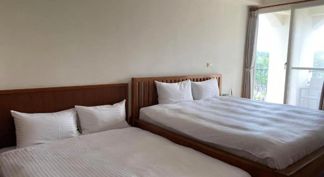 Четырёхместный номер Standard с балконом Mamalulu Hostel