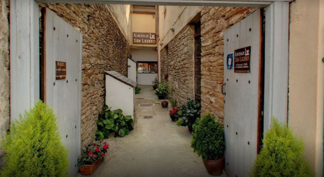 Albergue San Lázaro, Забронировать Хостел Саррия Lugo Province, рядом с Церковь Сантьяго-де-Барбадело
