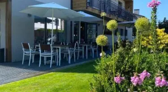 Busola House, Varaa Hotelli Stegna 