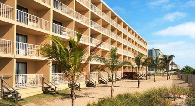 Кровать в общем номере Quality Inn Oceanfront