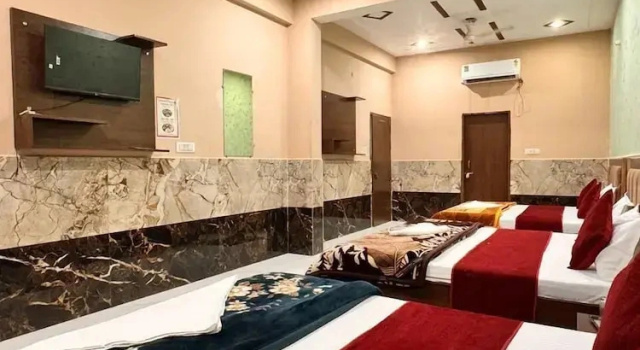 Четырёхместный номер Standard Hotel Raghav Dham