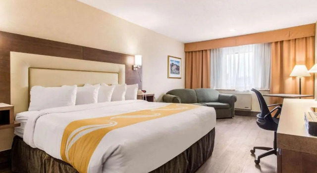Номер Executive Quality Inn & Suites