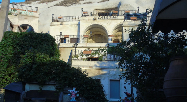Lalezar Cave Hotel