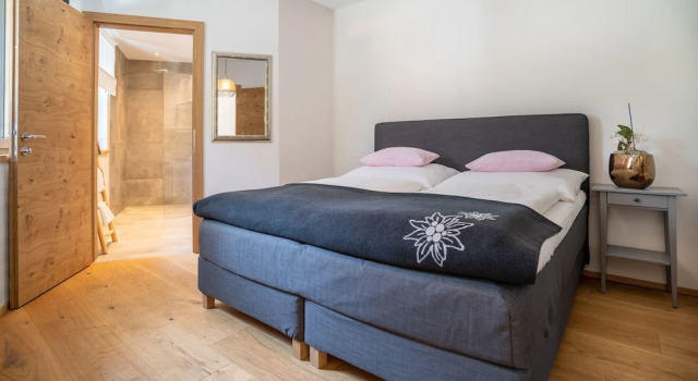 Апартаменты Comfort Mountain Living Apartments - Ski-In & Ski-Out