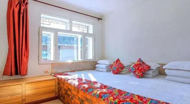 Кровать в общем номере Xuegu Azalea Homestay