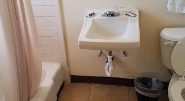 Четырёхместный номер Standard Beverly Crest Motor Inn