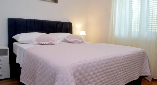 Lovely 1-bedroom Apartment Venilia Rudin, Забронировать Апартаменты/квартира Остров Углян , рядом с Пляж Ловре