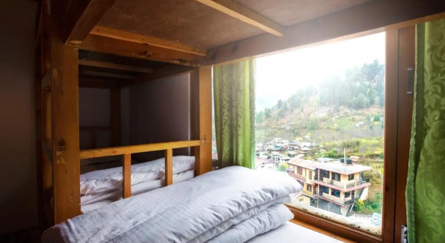 Кровать в общем номере Robinhood Travel Hostel