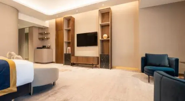 Полулюкс Movenpick Hotel Al Zaytoon Baghdad