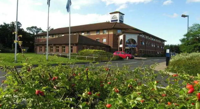 Holiday Inn Express Warwick M4-j15, Забронировать Отель Отели Уорикшир с парковкой, Парковка