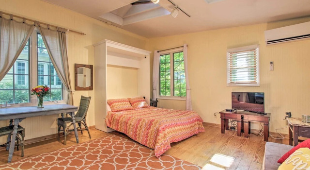 Апартаменты Quiet Saugatuck Studio w/ Patio - Walk to Dtwn!
