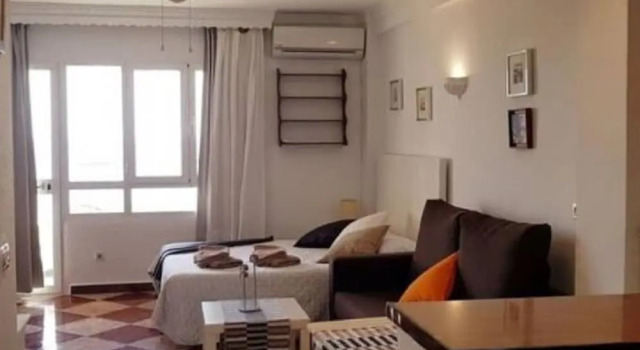 Refined Holiday Home in Torremolino With Swimming Pool, Забронировать Отель Отели Торремолинос с парковкой, рядом с Культурный центр им. Пабло Руиса Пикассо, Парковка