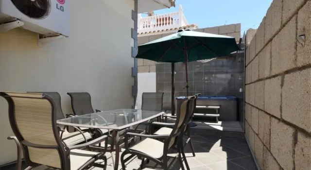 Bungalow Palm Mar with pool and garden, Prenota Villa Ville a Tenerife, Villa