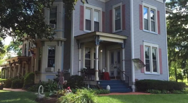 Sutherland House Victorian Bed and Breakfast, Забронировать Отель «постель и завтрак» Канандейгуа Finger Lakes