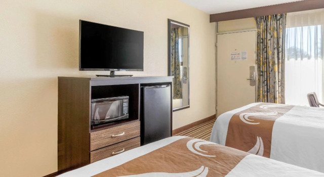 Четырёхместный номер Standard Motel 6 Charlotte, NC   Airport South