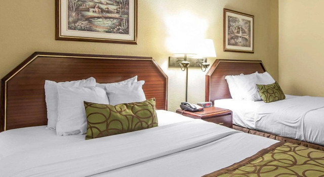 Четырёхместный номер Standard Quality Inn Johnson City near Downtown