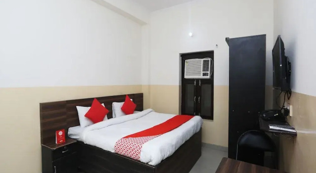 OYO 44000 The Nest - Knowledge Park