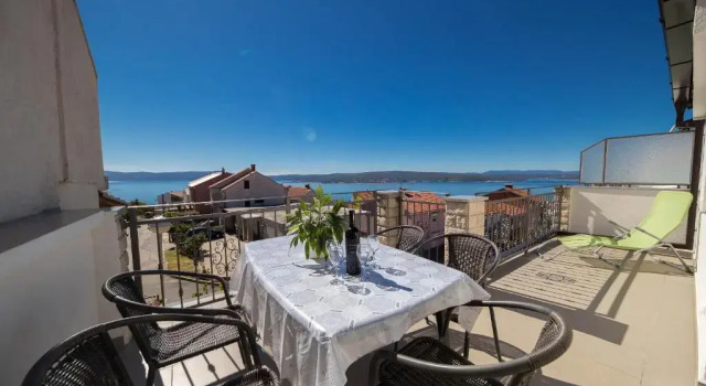 Апартаменты с 2 комнатами с балконом и с видом на море Apartments Baretić