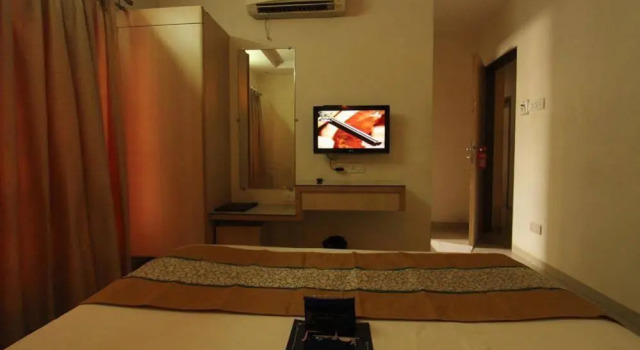 OYO Premium Unapani Road, Rezervovat Hotel Hotely v Gujarat s parkováním, Parkování
