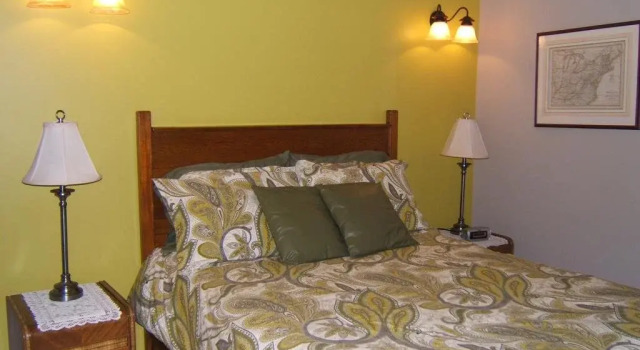 Au Vieux Pont Couvert, Book Hotel Notre-Dame-des-Pins Quebec