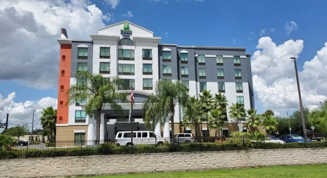 Кровать в общем номере Holiday Inn Express-International Drive by IHG