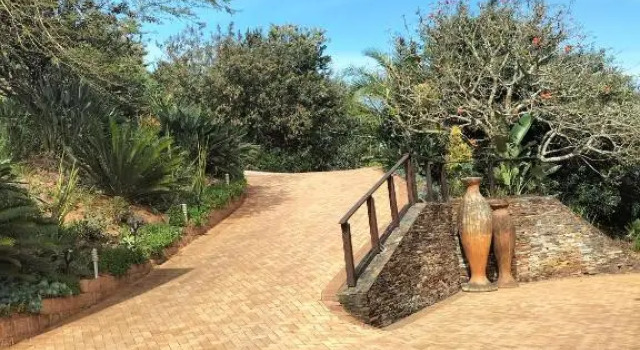 Апартаменты Zimbali Fully equipped Apartment- 2 sleeper