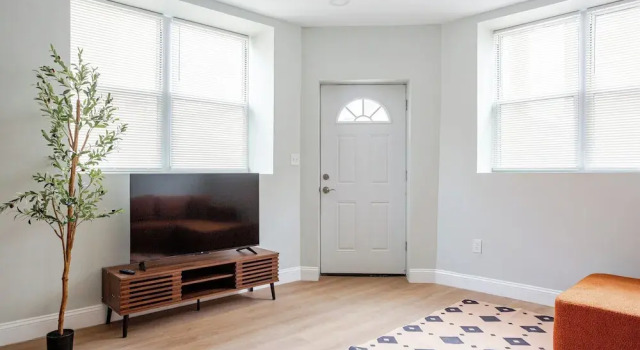 Stylish Minimalist Stay in City Center