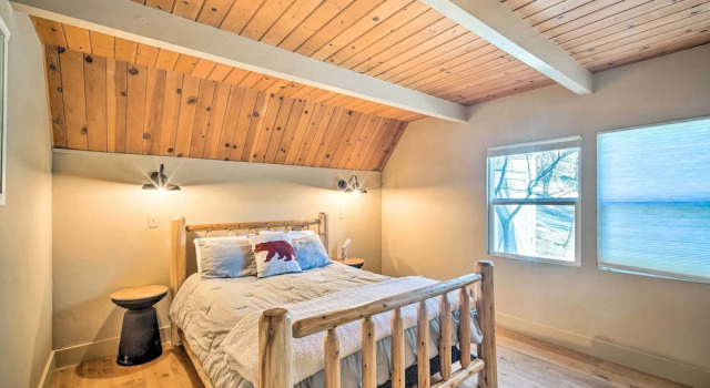Lake Arrowhead Cabin w/ Balcony, Near Trails, Book Hotel Lake Arrowhead California