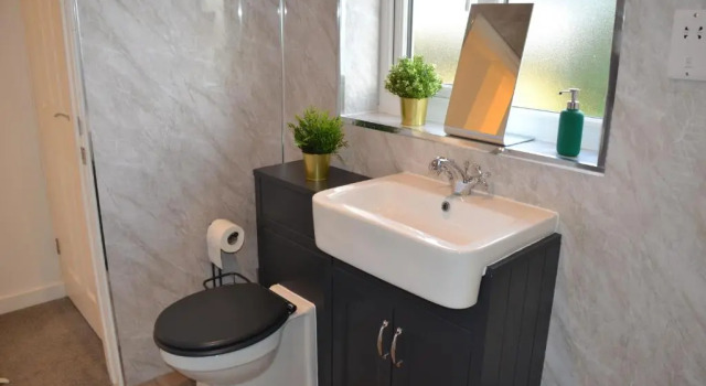Wisteria Tree - 2 Bed House - Stayseekers, Rezervasyon Otel Salisbury Wiltshire