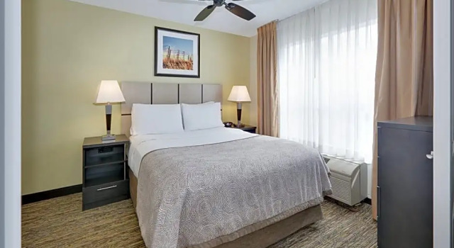 Двухместный люкс Accessible c 1 комнатой Candlewood Suites Market Center by IHG