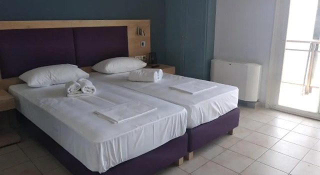 Hotel Plaza, Забронировать Отель Отели периферийной единицы Мессения с бассейном, Бассейн