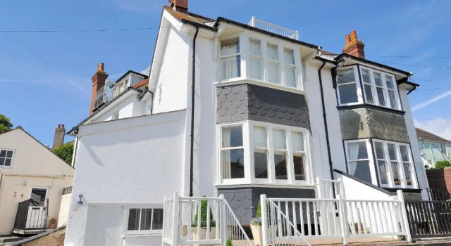 2 Hadleigh Villas, Забронировать Отель Отели Лайм-Риджис с парковкой, рядом с Church Cliff Beach, Парковка