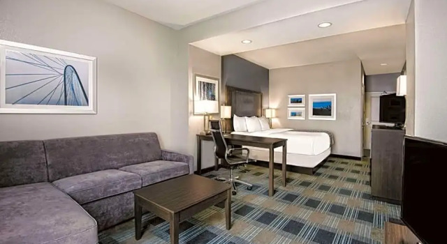 Двухместный люкс La Quinta by Wyndham Victoria - South