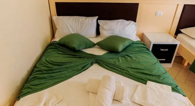 Трёхместный номер Standard с балконом Hotel Garden