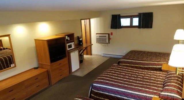 Трёхместный номер Standard Black Hawk Motel & Suites