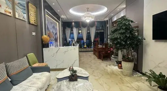 Qujing Qingyi Business Hotel, Rezerwuj Hotel Hotele w Qujing z parkingiem, Parking