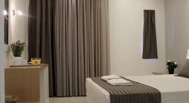 Четырёхместный номер Superior с 2 комнатами с балконом Zeus Hotel