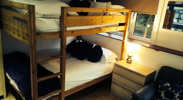 Attic Apartment, Забронировать Апартаменты/квартира Отели Glasgow & The Clyde Valley с парковкой, Парковка