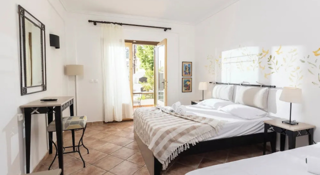 Трёхместный номер Standard Ammon Garden Hotel