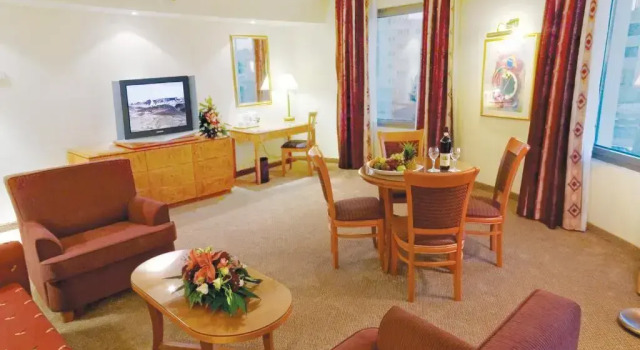 Полулюкс Grand Court Hotel