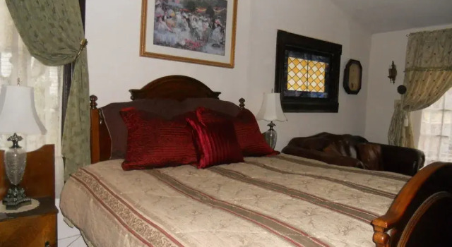 Plymouth House Inn, Prenota Hotel Plymouth California