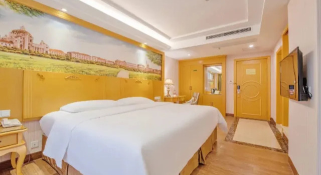 Vienna Hotel Shenzhen Fuyong Fenghuangshan, Rezerwuj Hotel Hotele w Shenzhen z parkingiem, Parking