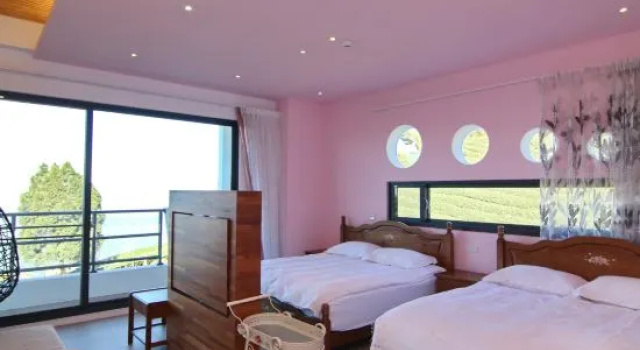 Четырёхместный номер Superior с балконом Alishan B&B Yunmingi Aliscenery