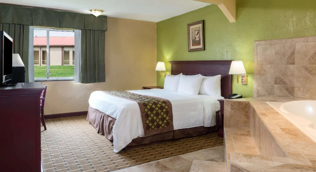 Люкс Deluxe Ramada by Wyndham Bowling Green
