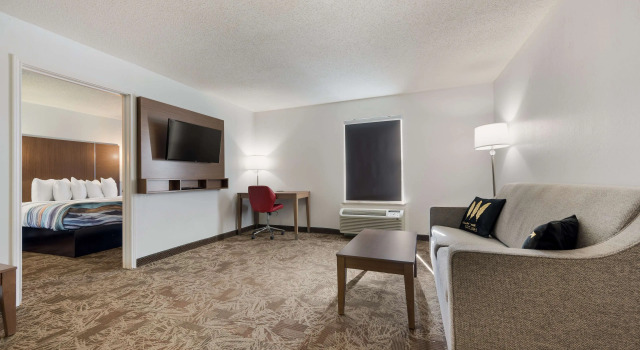 Двухместный люкс с 2 комнатами SureStay Hotel By Best Western Tuscaloosa Southeast