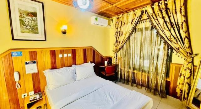 Royal Zimmer Marvel Hotel Buea