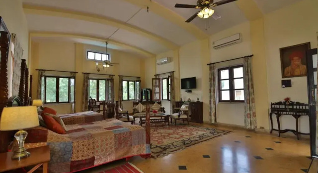 Люкс с видом на бассейн Roop Niwas Kothi Hotel