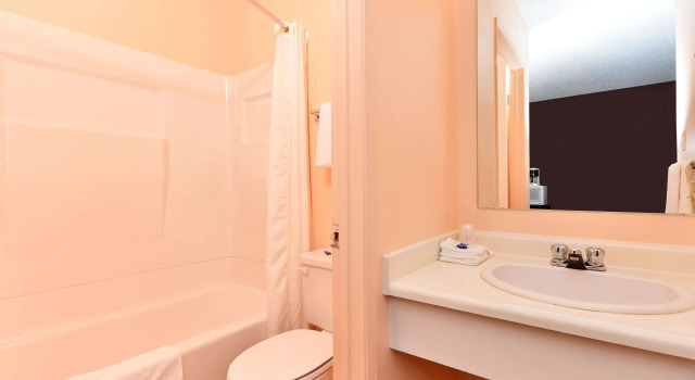 Двухместный номер Standard Canadas Best Value Inn Whitecourt