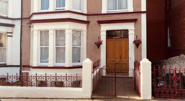 7 Llewelyn Avenue, Забронировать Отель Лландидно Клоид, рядом с Bodnant Garden
